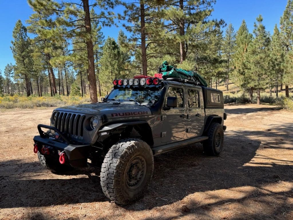 jeep gladiator with topper 2