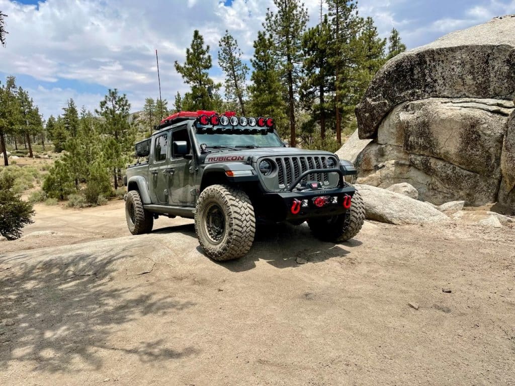 jeep gladiator with bed rack