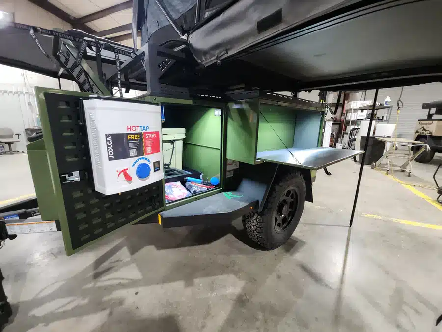 sno trailers r-12 hot water