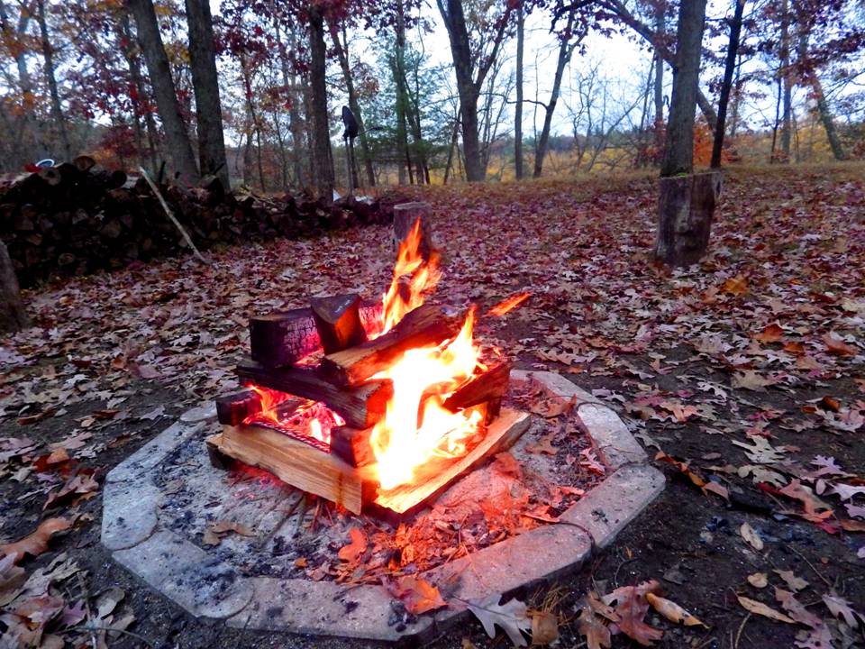 3 - SPLIT WOOD ON FIRE