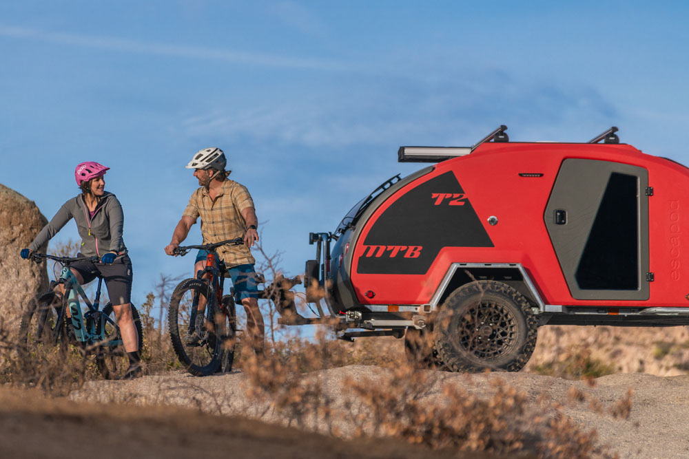 escapod topo2 mtb with bikers
