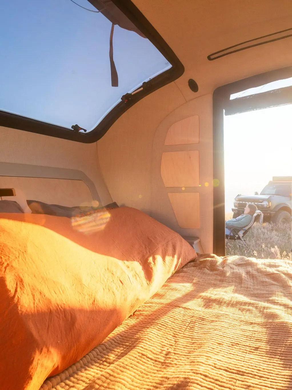 escapod topo2 voyager interior sunset