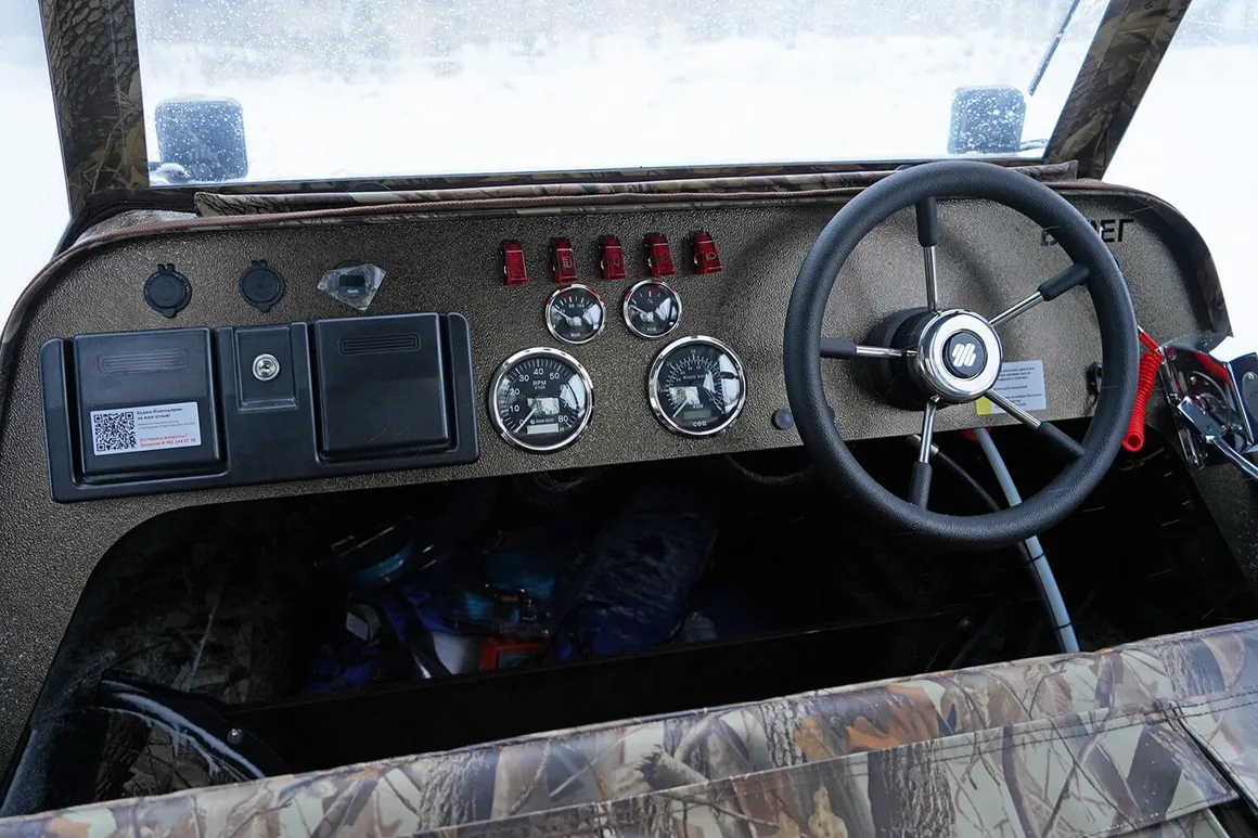 bereg airboat 520 interior