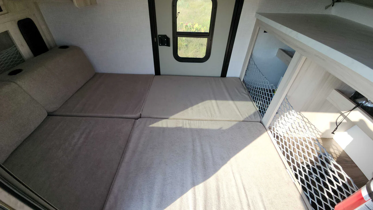 skinny guy armor 12lt interior 3