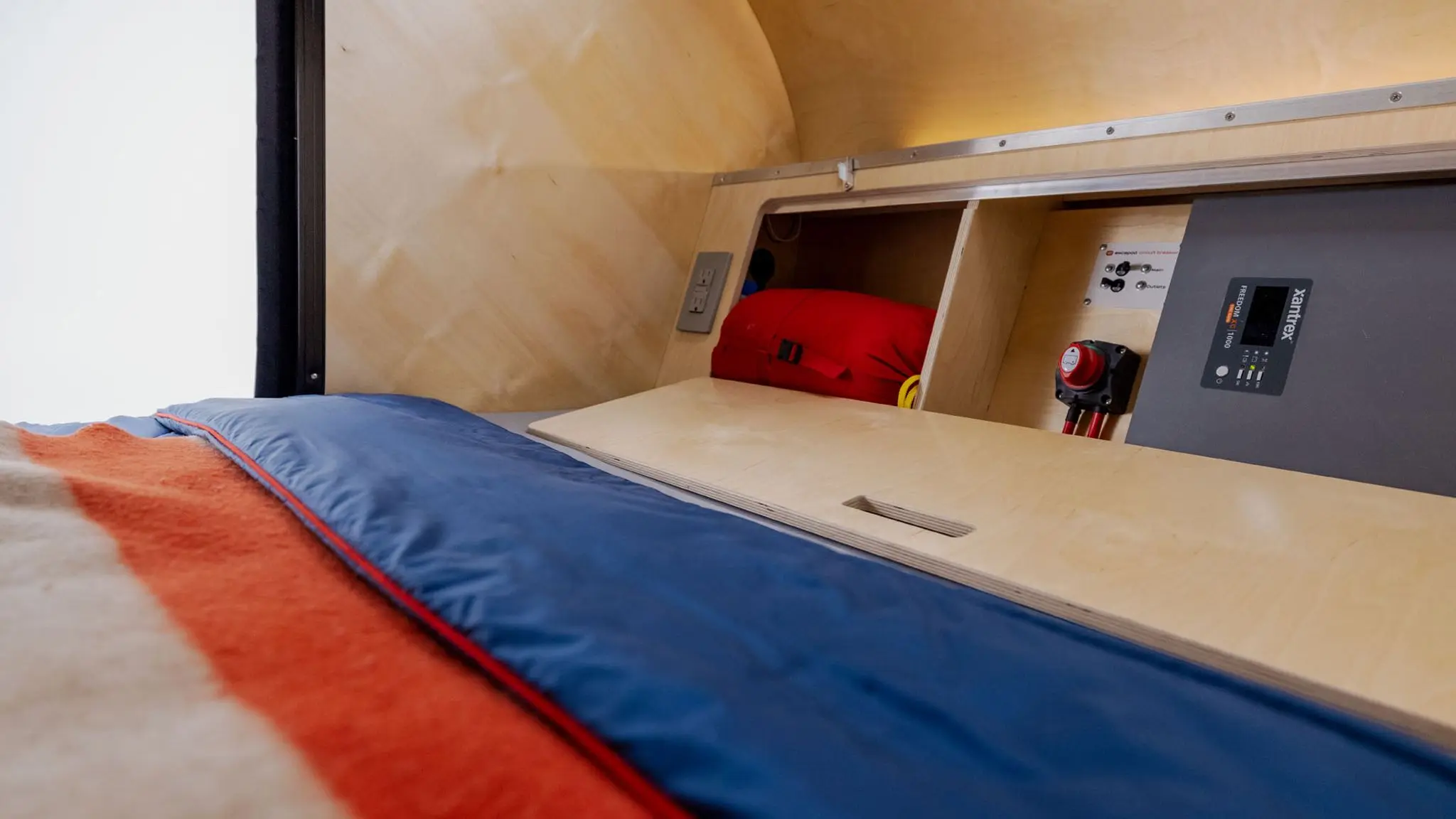 escapod topo2 voyager interior storage