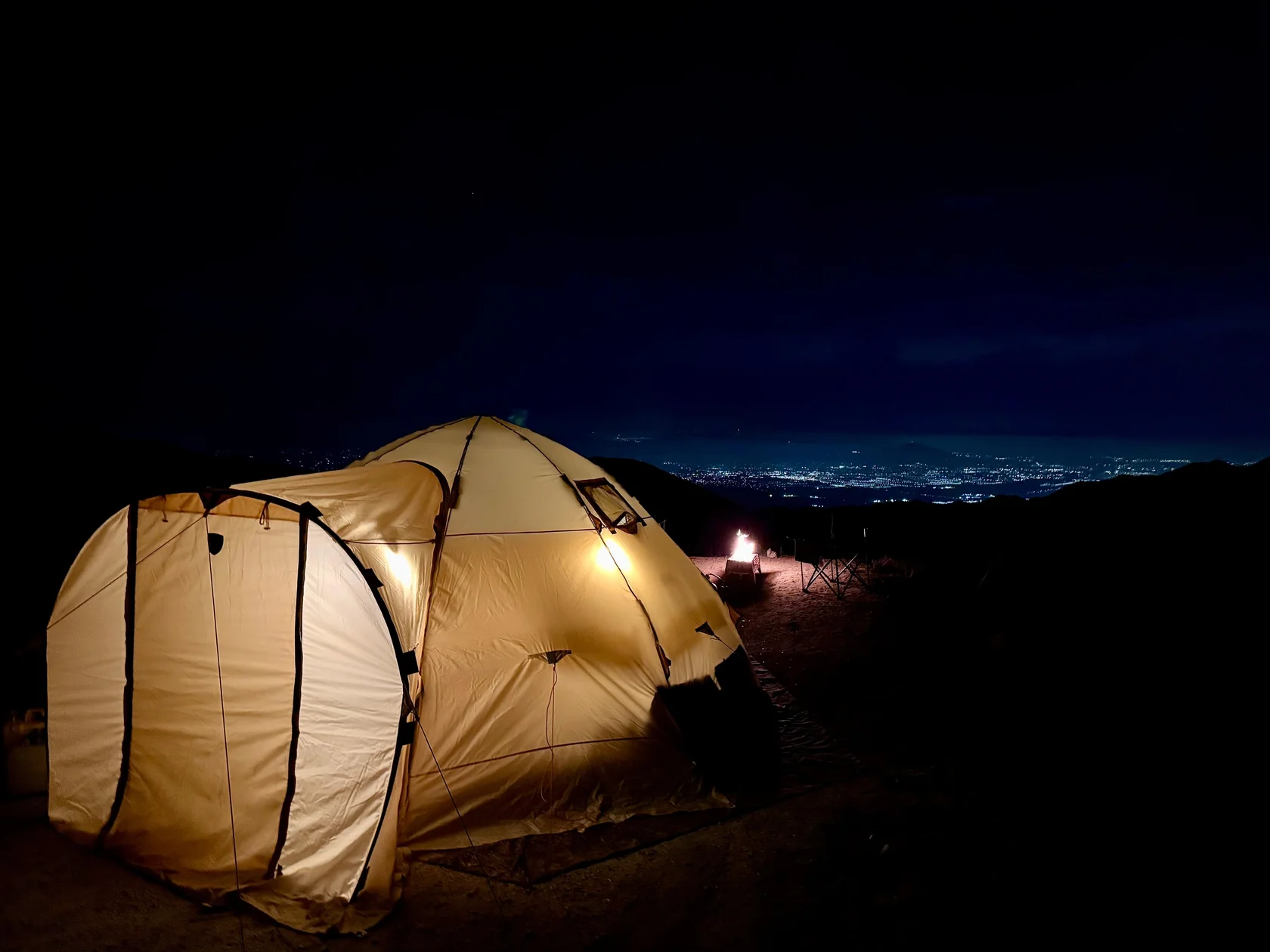 beige bereg up-5 at night