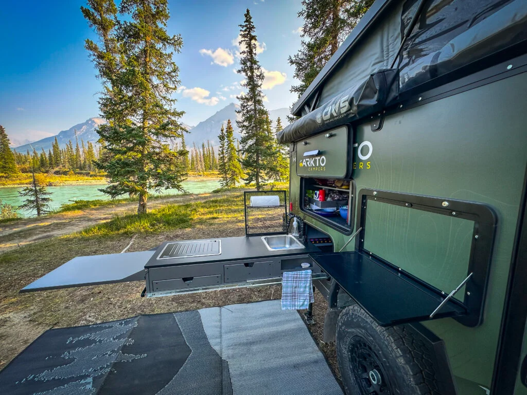 arkto c10 slide-out in mountains