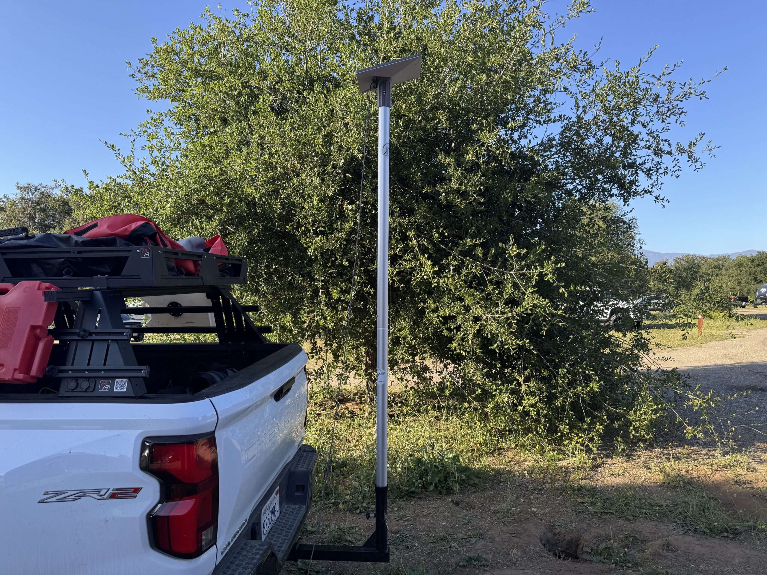 Starlink Mini mounted on a flagpole buddy hitch mount