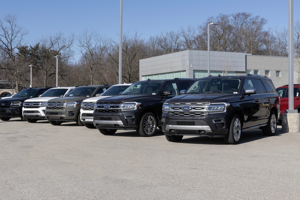 Row full of Ford expeditions in a dealer during a sunny day