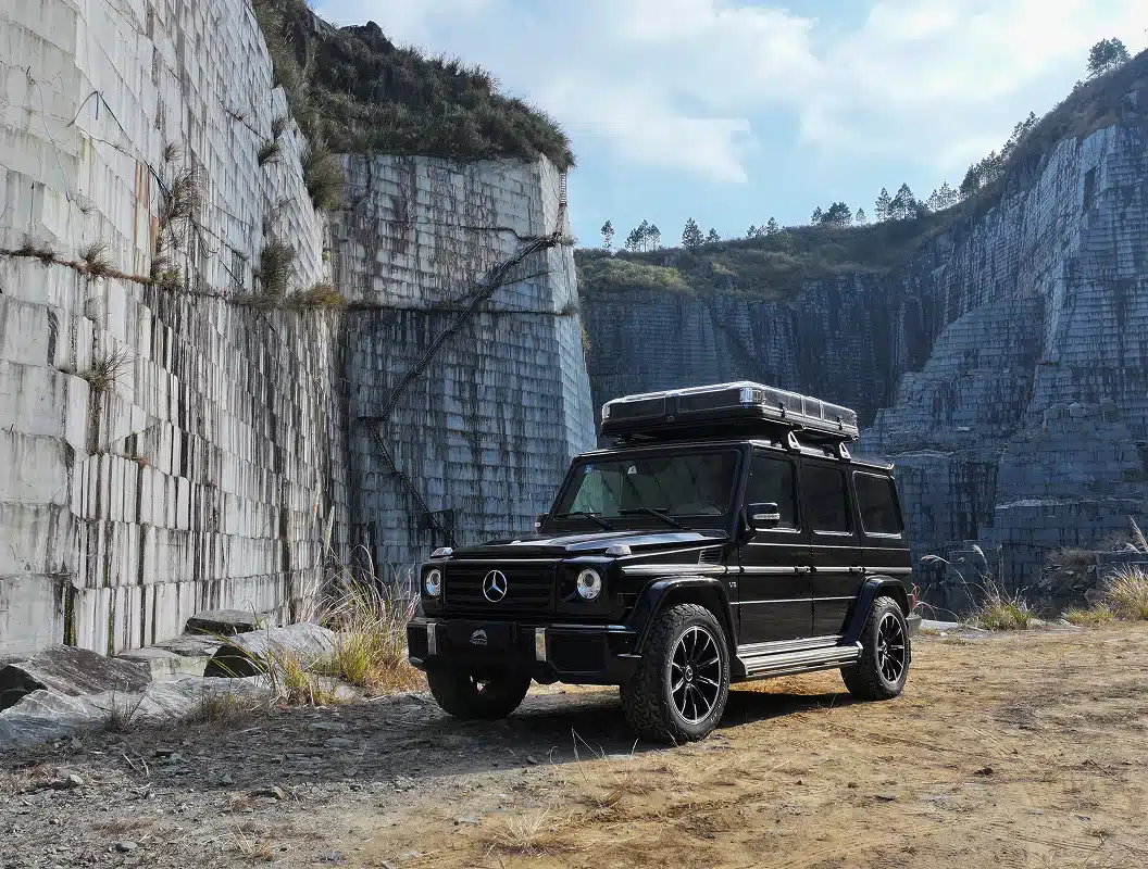 Cinch Outdoors Rooftop Tent on top of Mercedes G-Wagon 