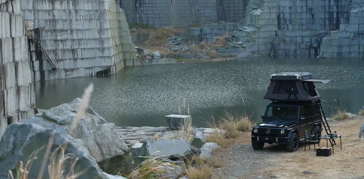 Cinch Outdoors Sky Cruiser rooftop tent on top of a Mercedes G-Wagon 