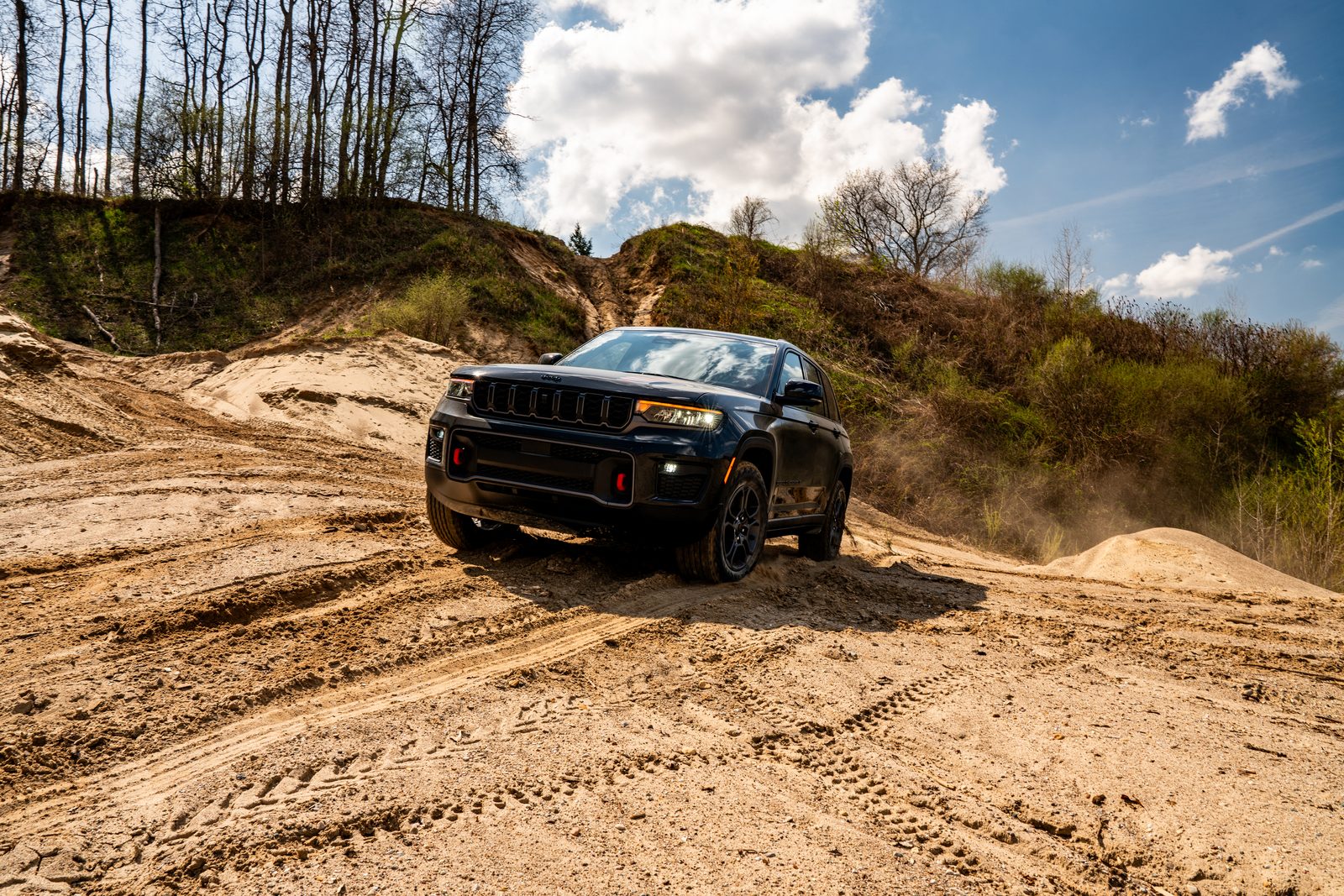 2028 Jeep Grand Cherokee: 420-HP Hurricane Six Report