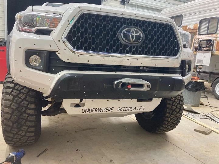 big slack tacoma-gen3-hidden-winch-mount-01