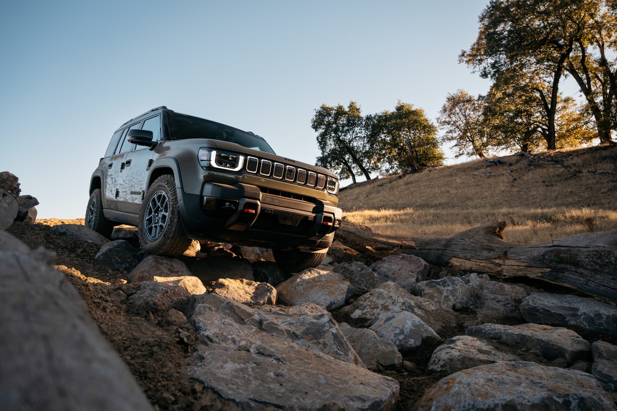 Jeep Recon Moab rock crawl 2026 Jeep Recon Moab crawling over rocks on 265/70R18 all-terrain tires