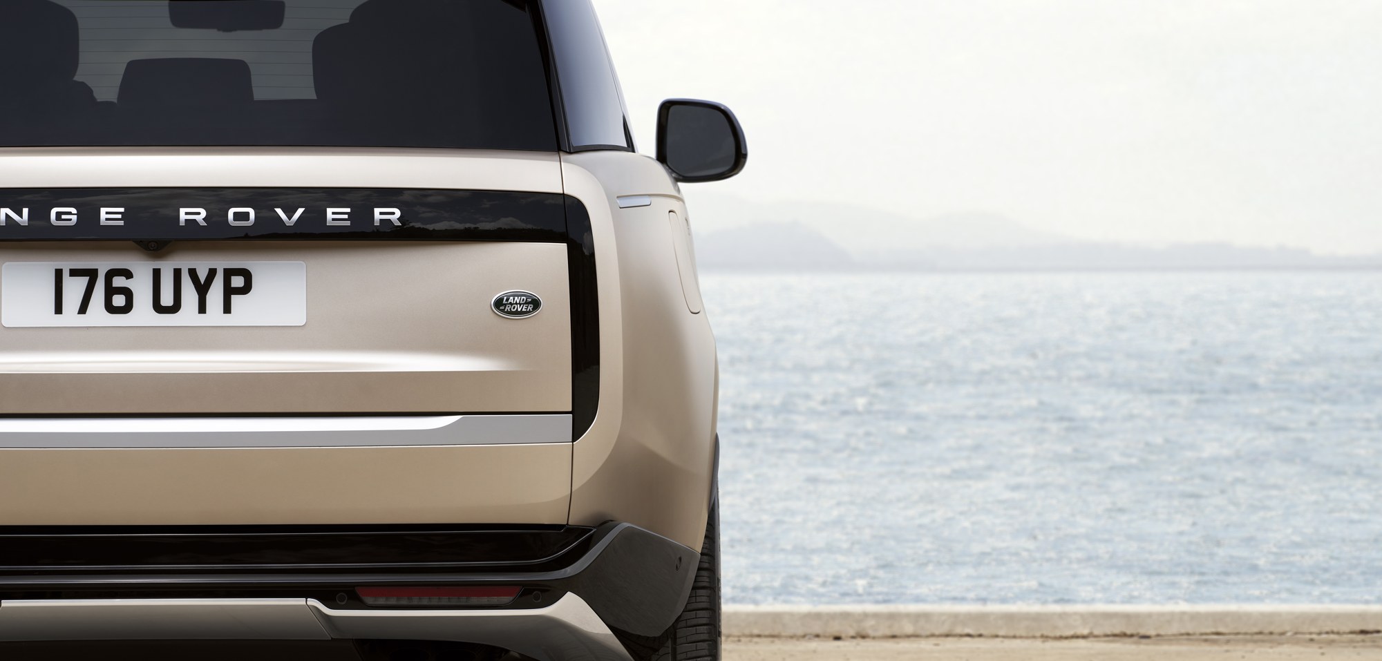 2022 Range Rover tailgate trim Close-up of the tailgate trim on a 2022 Range Rover, where the rearview camera sits