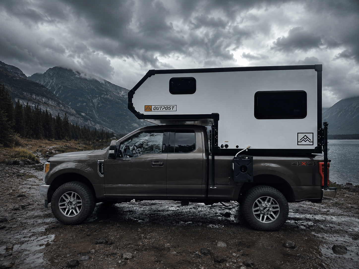 Stapll fender rack on a truck camper rig Ford F-350 with a truck camper and a Stapll fender rack mounted on the bed side by a mountain lake