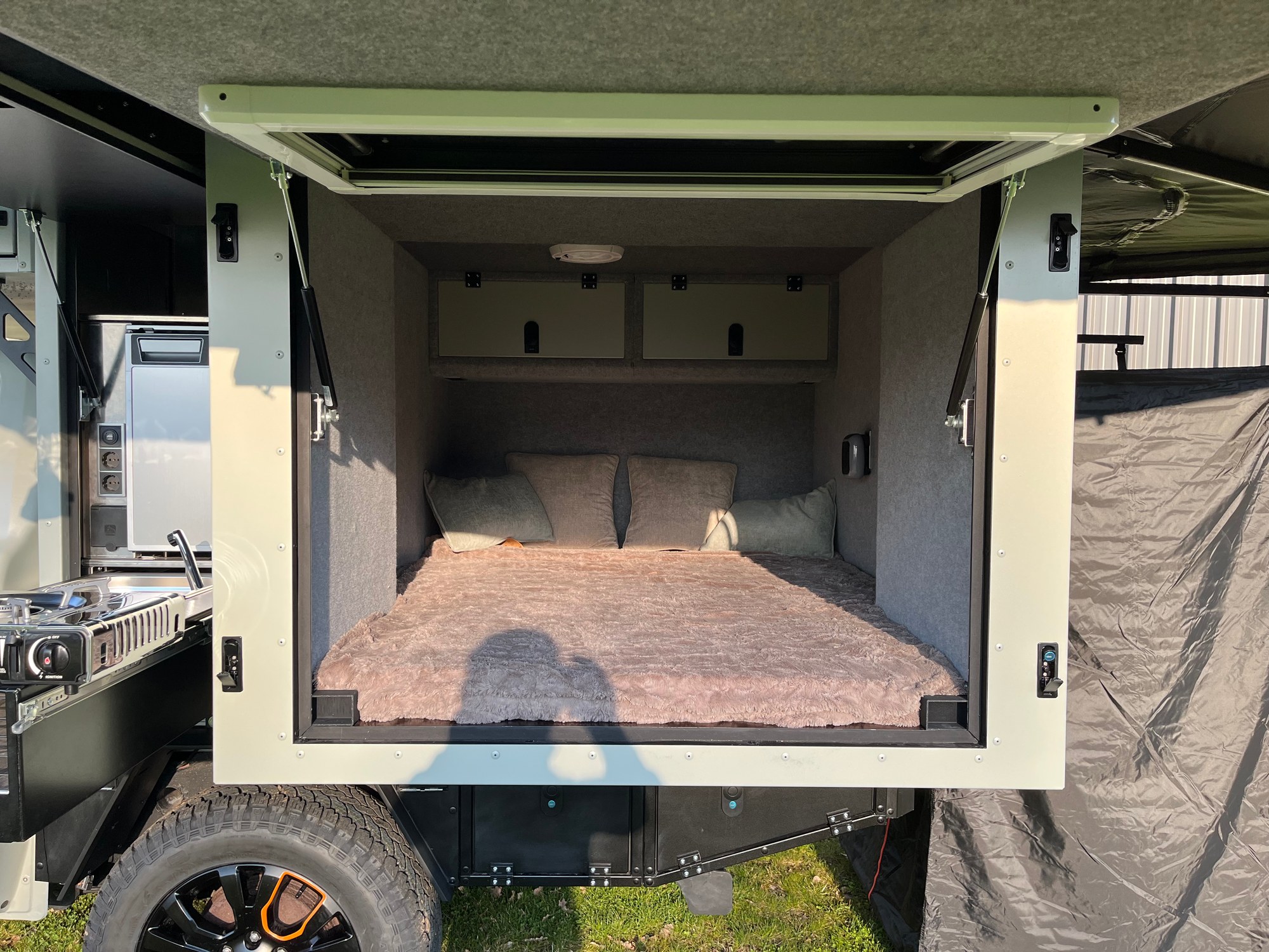 Unbounder X slide-out bed Unbounder X slide-out bed extended with an 83 by 55 inch mattress area